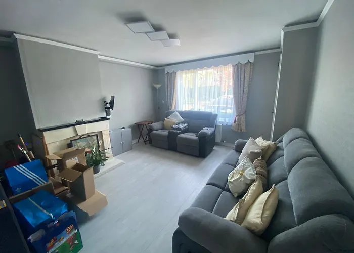 Private Room In Family Home