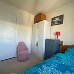 Private Room In Family Home